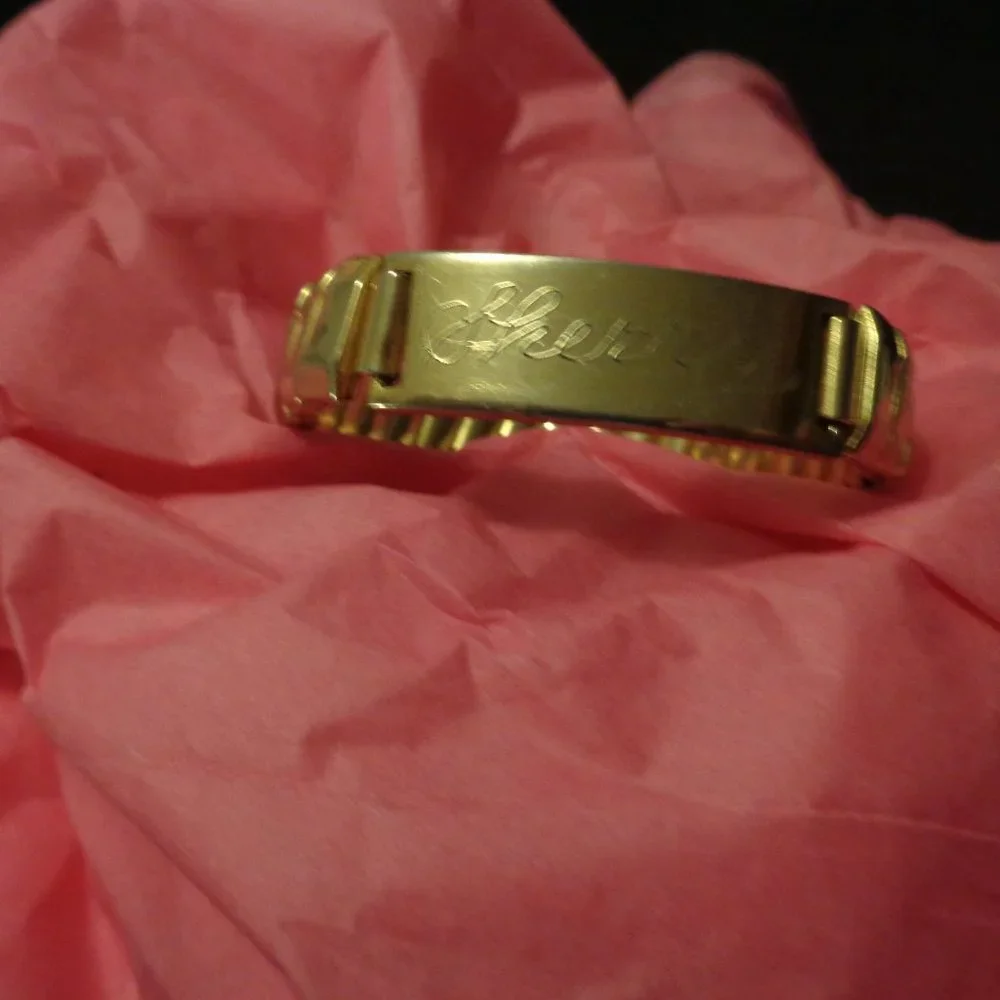 VINTAGE BABY GIRL TODDLER BRACELET SAYS SHERRY